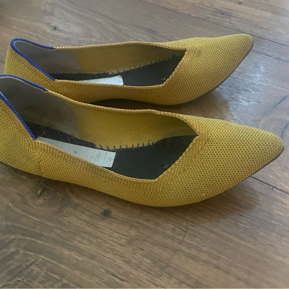 Pointy yellow Rothys size 6